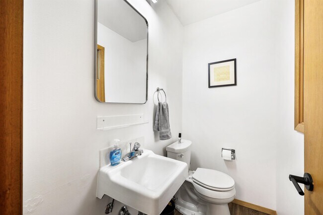 Building Photo - 2728 Florann Dr