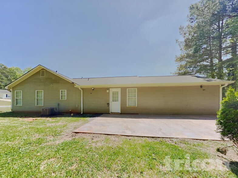 Building Photo - 621 Southern Trace Crossing