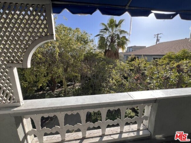 Building Photo - 1323 N Olive Dr