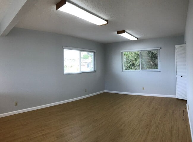 Building Photo - Spacious 5 Bedroom, 2 Bath, 2 Car Carport,...