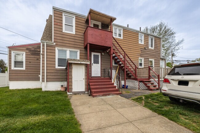 Building Photo - 436 Sedgewick Ave