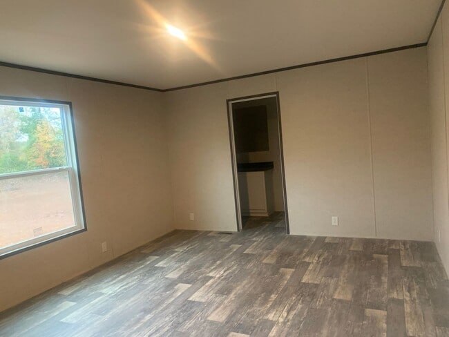 Building Photo - For Rent: 3 Bedroom, 2 Bath Newer Mobile Home.