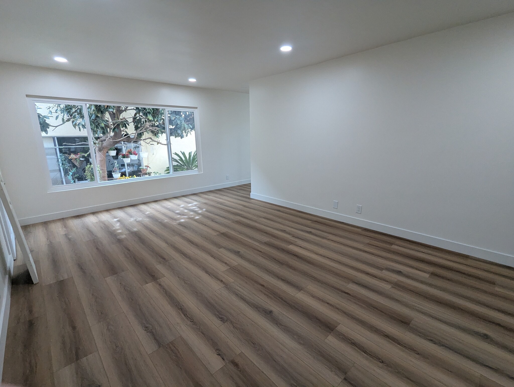 Building Photo - 613 Illinois Ct