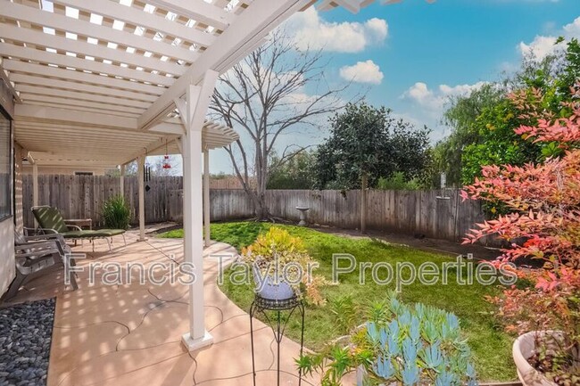 Building Photo - 2327 Fair Oak Ct