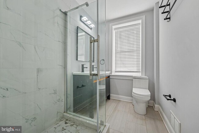 Building Photo - 92 Leigh Ave