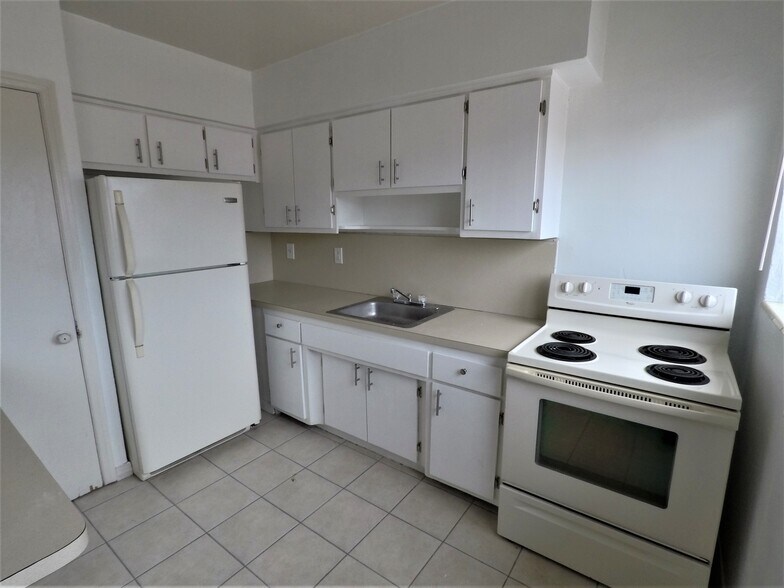 Building Photo - 744 85th St