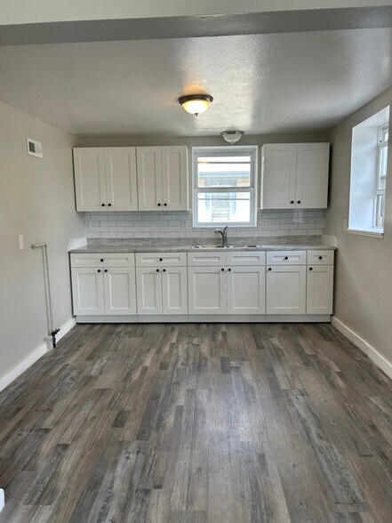 Primary Photo - 314 W 5th St S