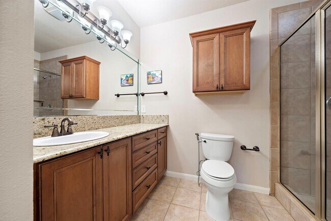 Building Photo - 2255 Braeswood Park Dr