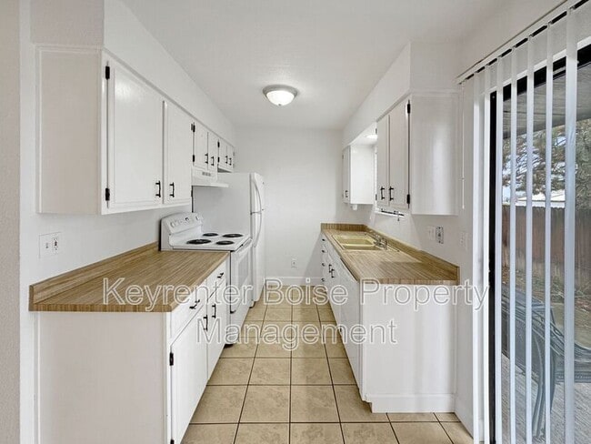 Building Photo - 7066 W Colehaven Ln