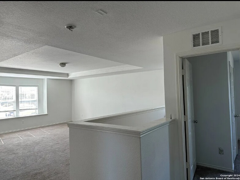 Building Photo - 14223 Laurel Br