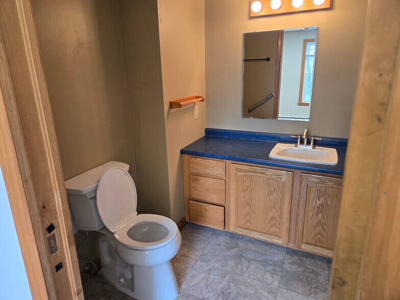 Vanity - 87 Essex St