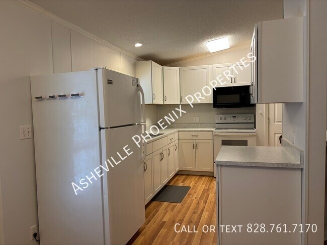 Building Photo - 3 Double Oaks Dr