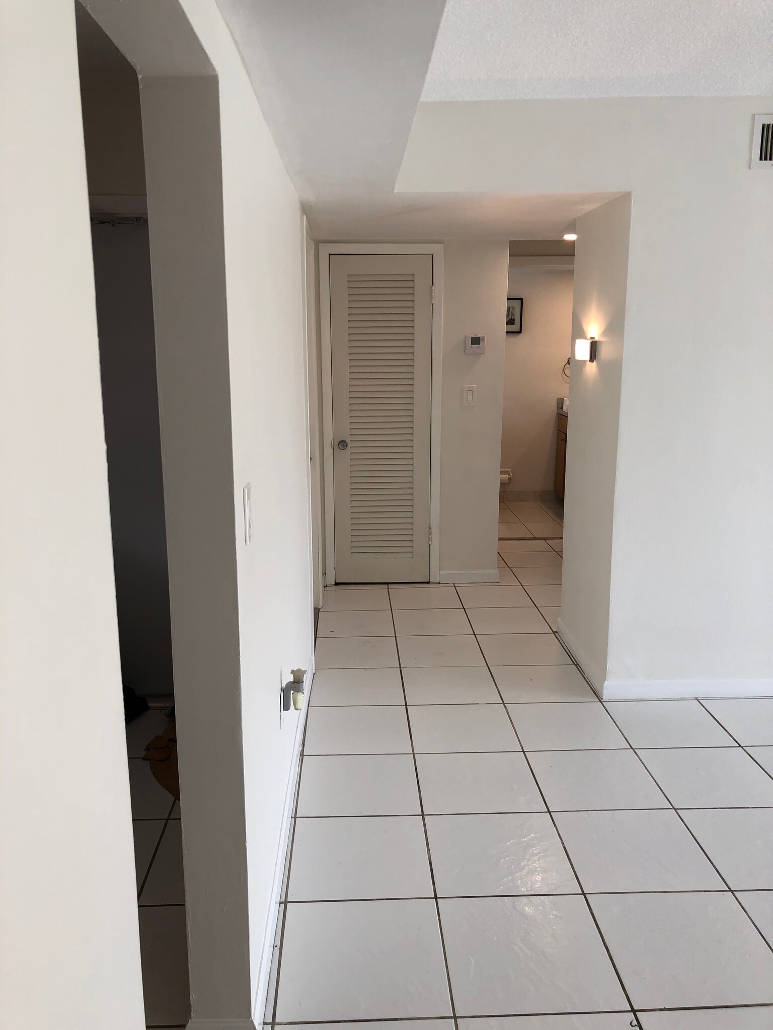 Entry - 7350 SW 82nd St