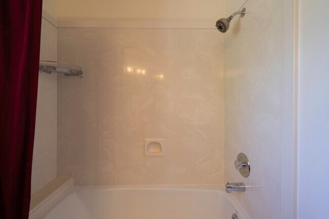 Building Photo - Spacious Stand Alone Home