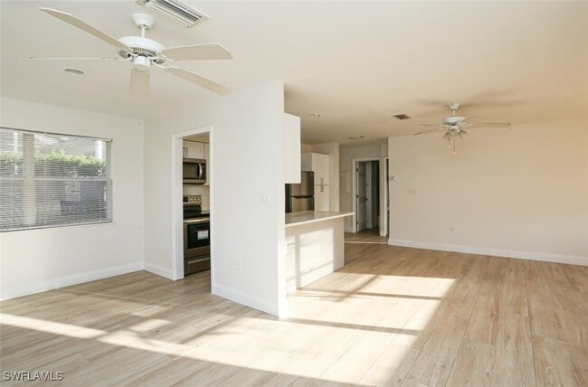 Building Photo - 524 97th Ave N