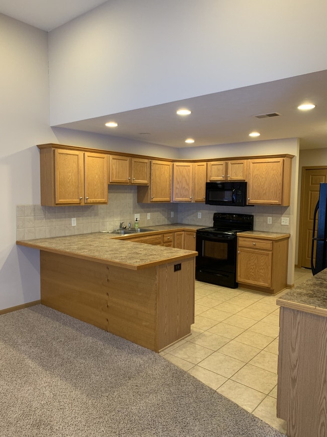 Building Photo - 2454, 2456 Millview Zeeland, MI 49464