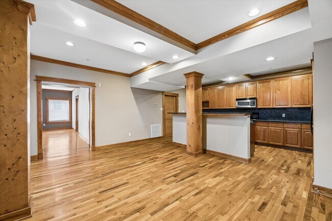 Building Photo - 215 W Norma St
