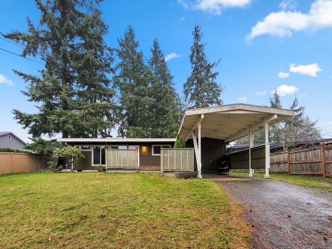 Primary Photo - Cozy rambler with large outdoor space!!!