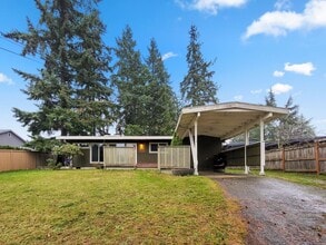 Building Photo - Cozy rambler with large outdoor space!!!