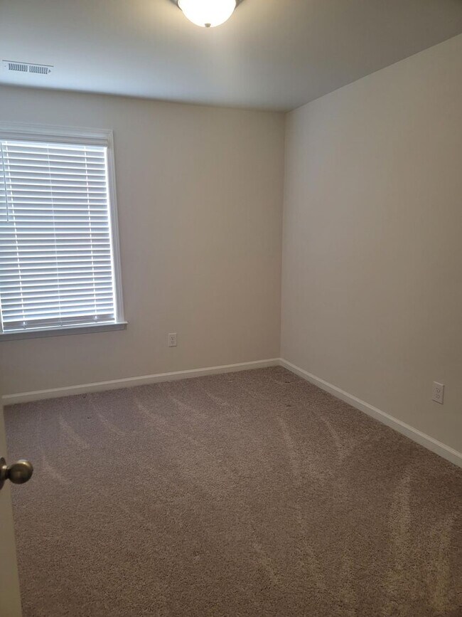 Building Photo - 153 Valley Creek Dr.