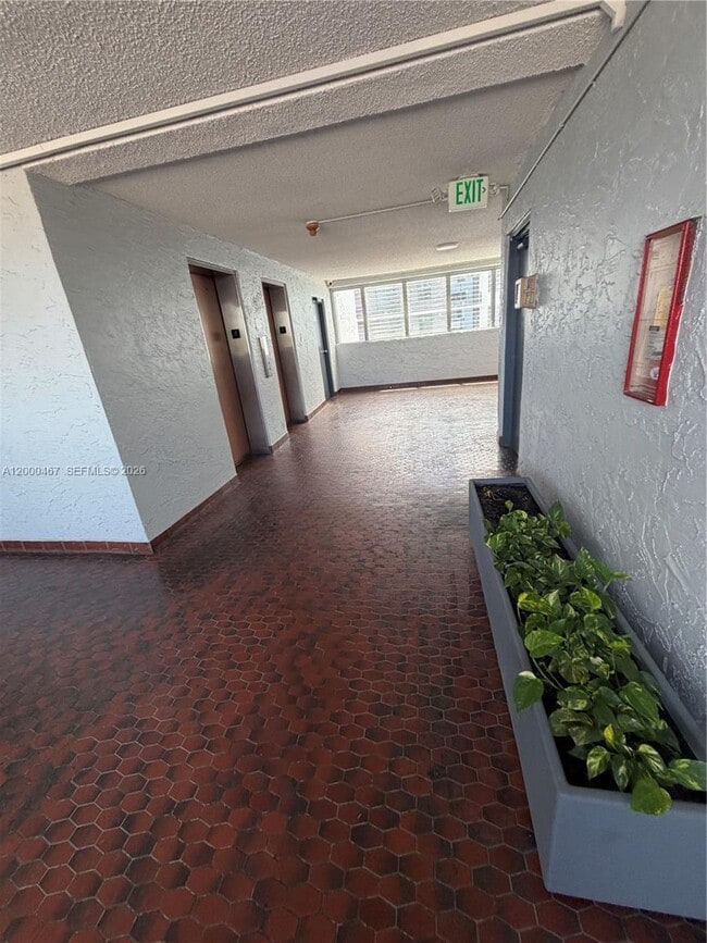 Building Photo - 750 NW 43rd Ave