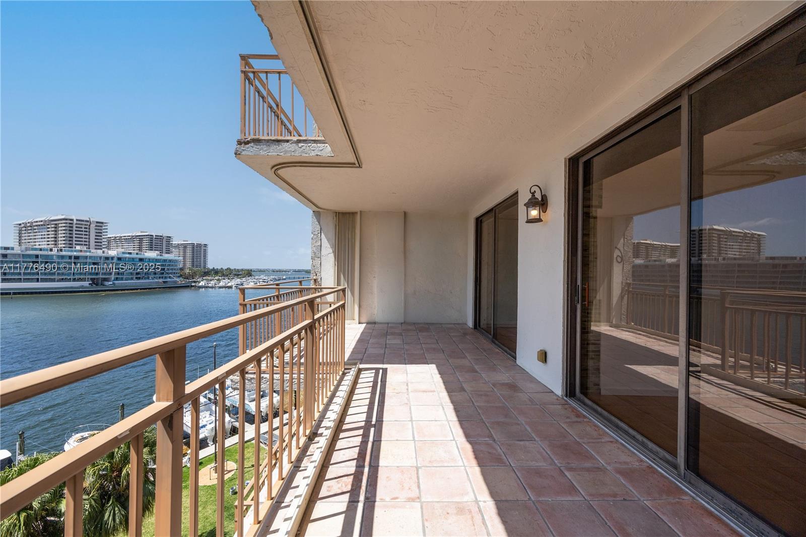 Building Photo - 1632 S Bayshore Ct