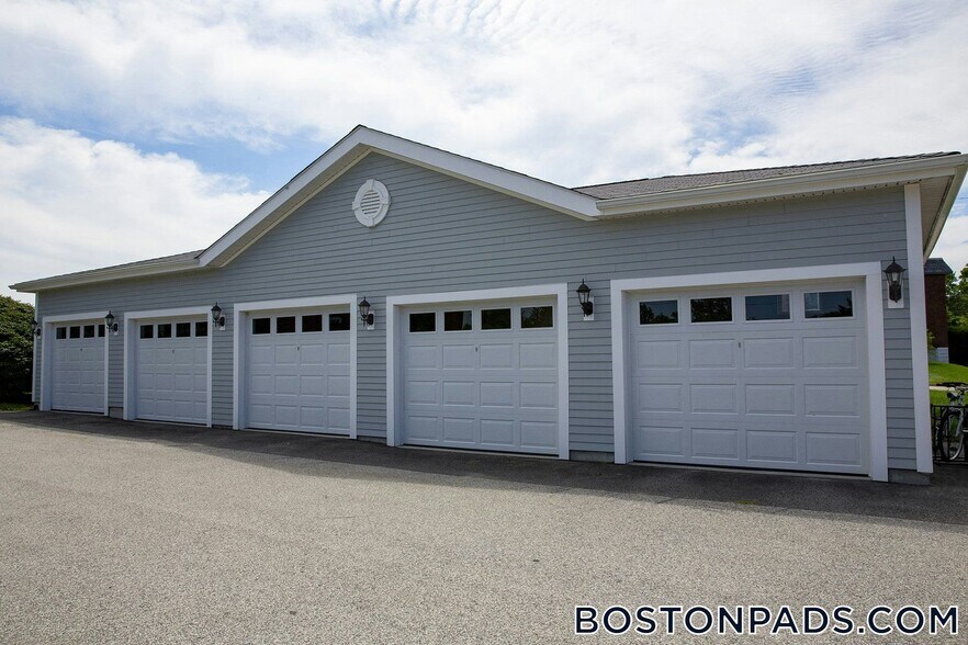 Building Photo - 3 Admiralty Dr