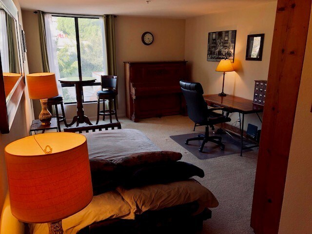 Building Photo - 7320 Hawthorn Ave