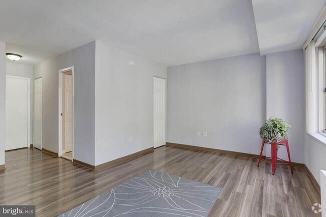 bed area w/o furniture - 922 24th St NW