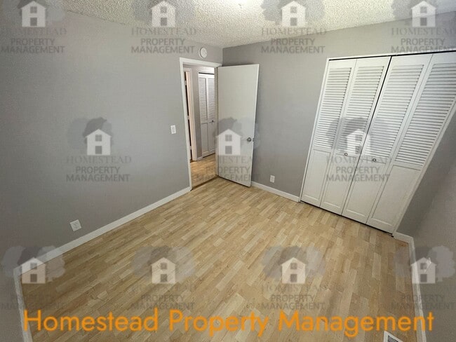 Building Photo - Hard to find 3 bedroom 2, bathroom.