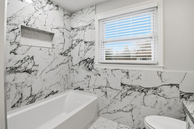 Building Photo - 32901 Blossom Ct