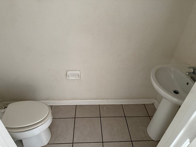 Building Photo - 3 Bed 2.5 Bath Townhouse For Rent in Metro...