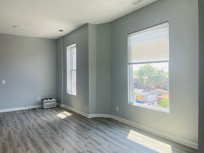 Building Photo - 3359 W Flournoy St