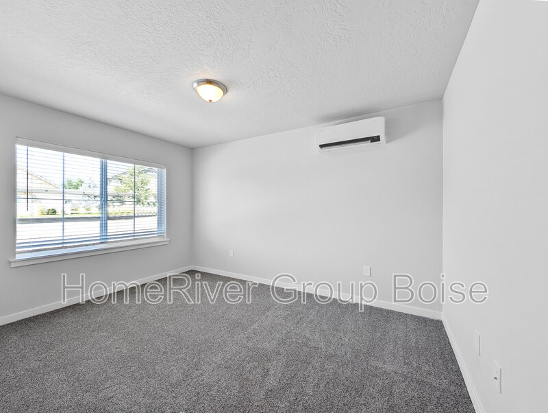 Building Photo - 857 E Travel Ln