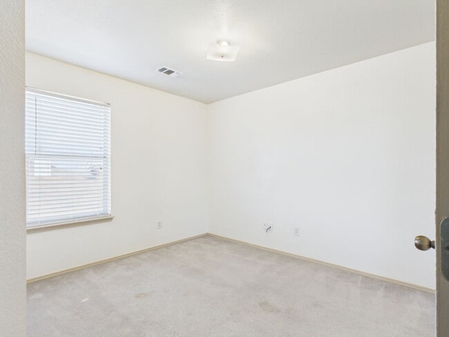 Building Photo - 1111 Pikes Peak Dr