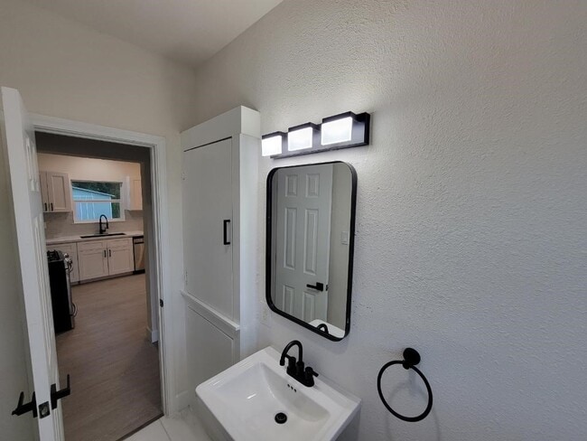 Building Photo - 4505 Kress St