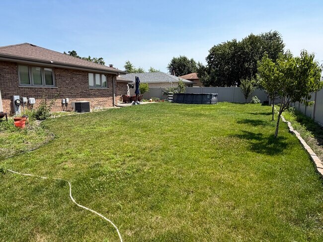 Building Photo - 15558 Larkspur Ln