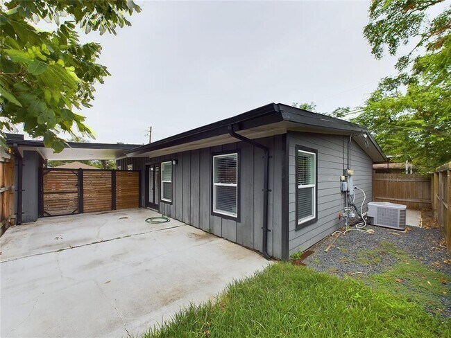 Building Photo - 7609 Amelia Rd