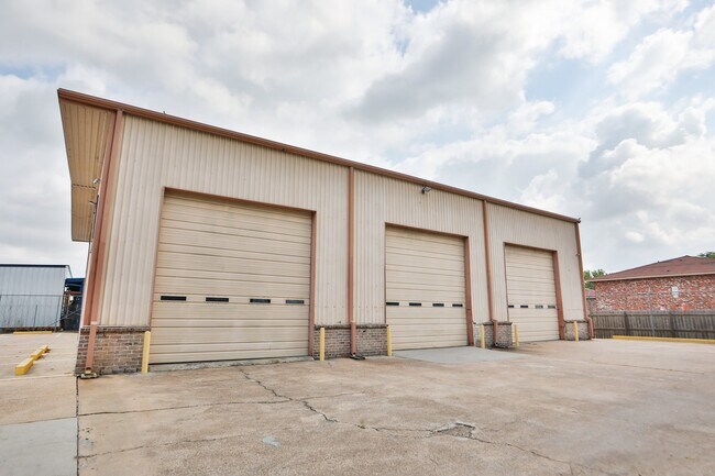 Building Photo - 7302 Domino Ln
