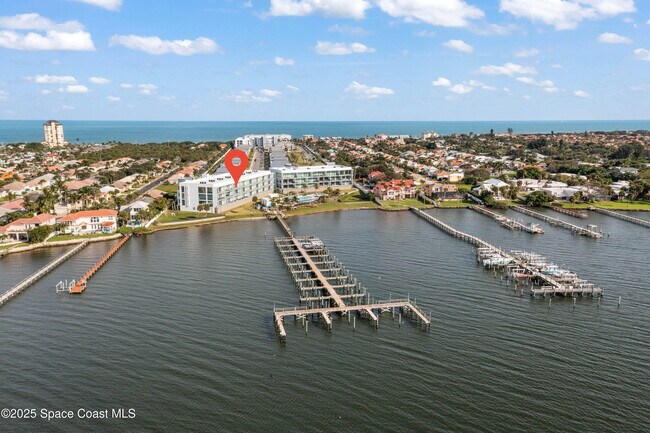 Building Photo - 225 Strand Dr
