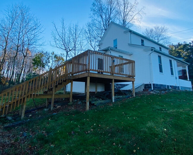 Building Photo - 140 Milan St S