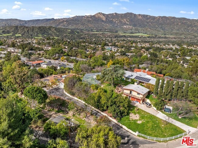Building Photo - 107 Alto Dr