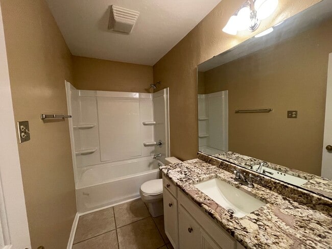 Building Photo - Stockwell Area! A Must See Today!