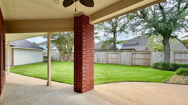 Building Photo - 5818 Bent Arbor Ln