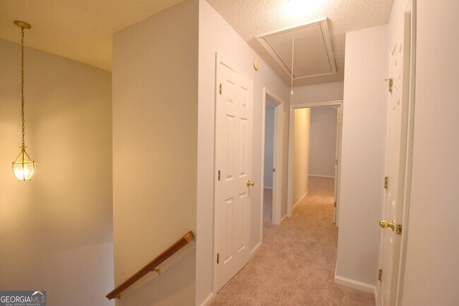 Building Photo - 147 S Fairfield Dr