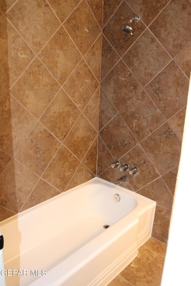 Building Photo - 5656 Sun Valley Dr