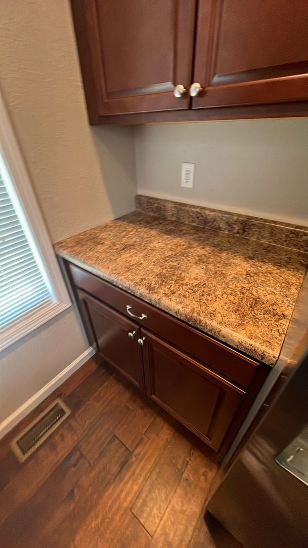 Building Photo - 4 bedrooms 2 bathrooms Duplex in Washington