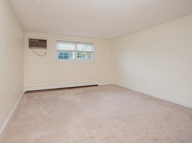 Building Photo - 18 Williamsburg Ct