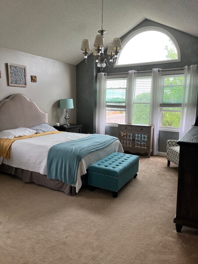 Building Photo - 1014 E 132nd Way