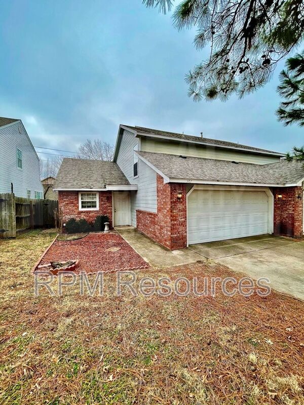 Primary Photo - 307 Colony Dr